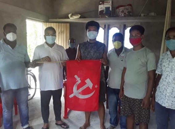 BJP leader joins CPI-M in Jatanbari alleging 'BJP cheated People of Tripura' BJP leader joins CPI-M in Jatanbari alleging 'BJP cheated People of Tripura'